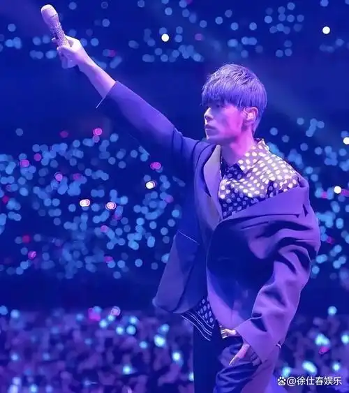 周杰伦日本演唱会现场人山人海人气爆棚