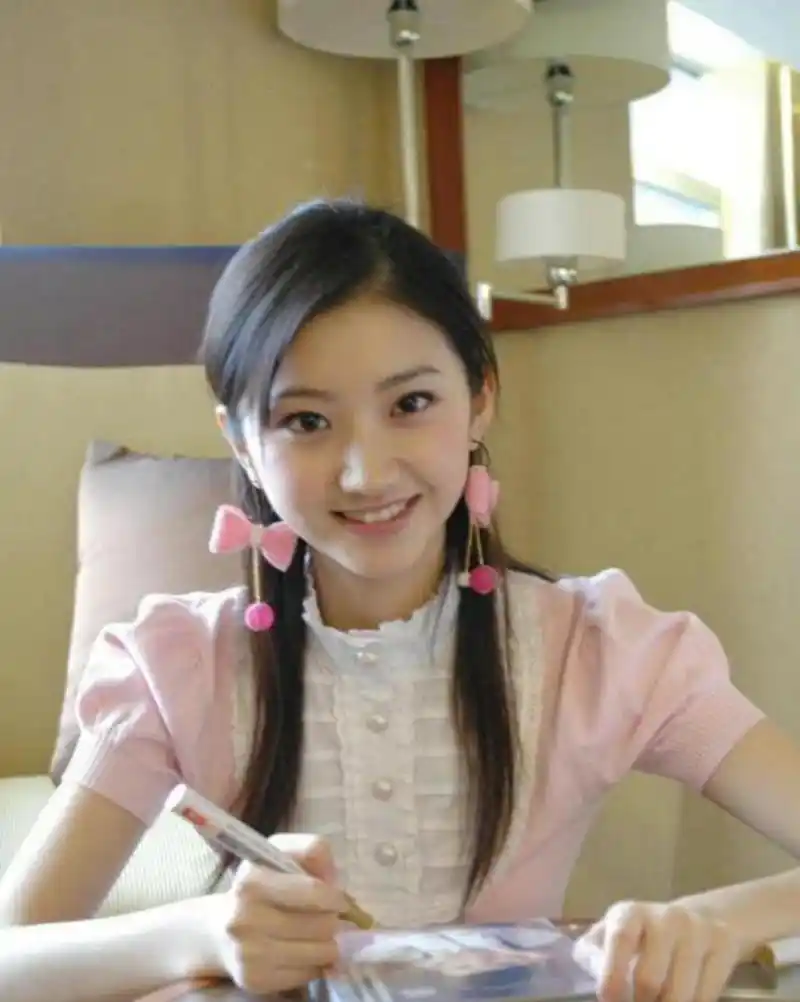 早期的景甜真的神颜了.