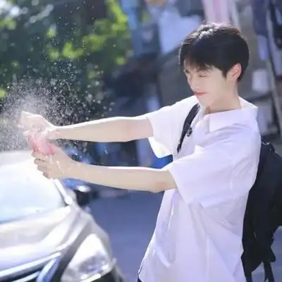 "是阳光帅气的男生头像吖"