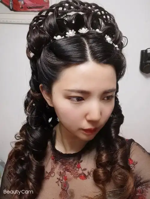 欧式贵妇罗马卷顶着我酷似假发的真发出门