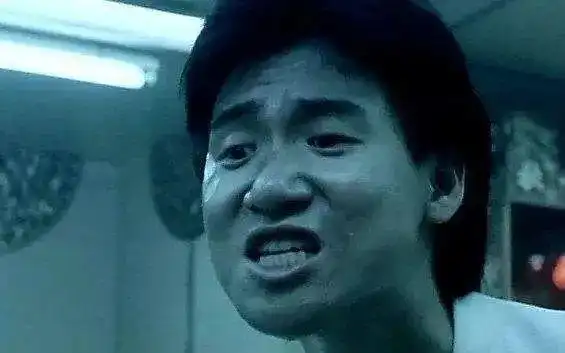 虽然这个表情包在如今看来鬼畜又喜感,但在电影中,乌蝇哥却是一个彻头