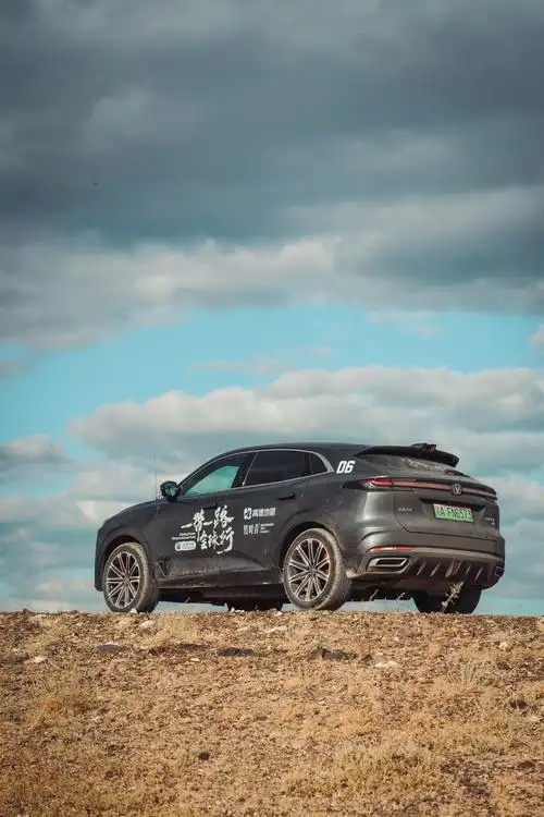 也是导致东西两部分使得东西部分湖水的交换十分缓慢,形态十分狭长