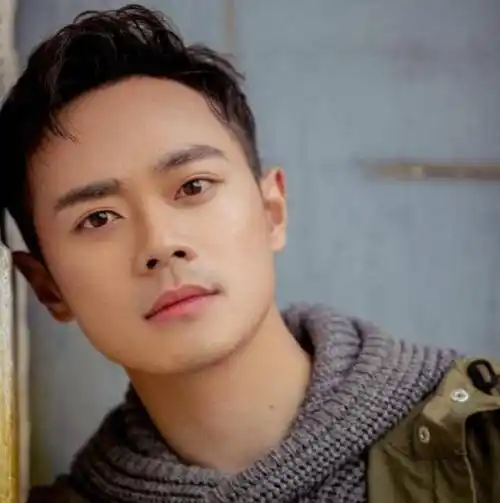 电视剧是演出来的,并不是真实存在,现在曹俊的资料上,舒畅仍然是他的