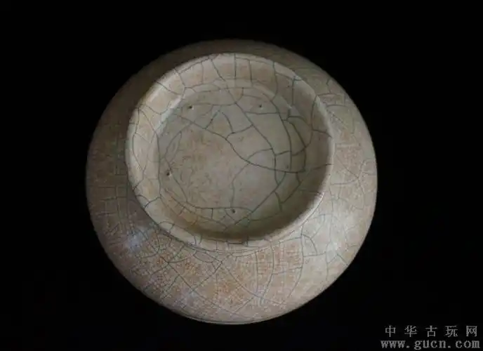 元代:哥窑低足盆