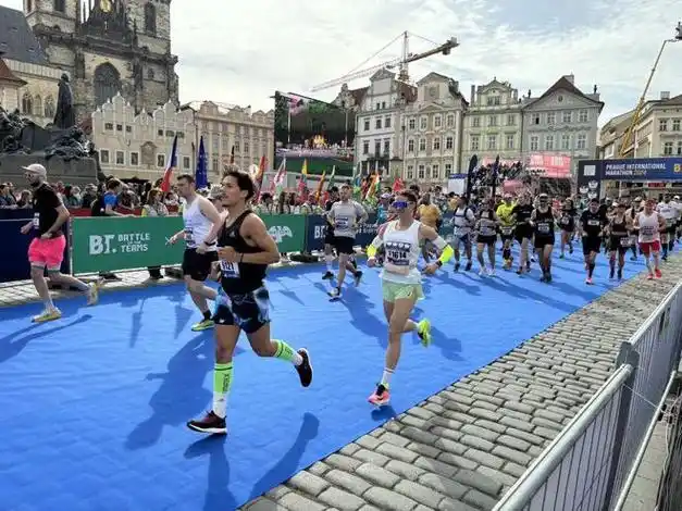 运动员们冲击2024巴黎奥运的最佳机会——布拉格马拉松今日开跑!