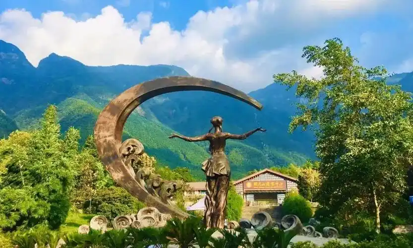 致敬最可爱的人明月山景区面向广大现役军人退役军人三属人员免门票