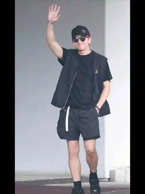 邓超新发色惊艳亮相,性格超暖惹人爱