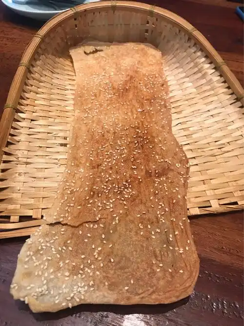 来个最受欢迎的鞋底烧饼,这得有48号吧!