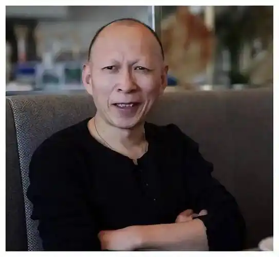 8位丑男演员,娶的老婆咋一个比一个漂亮?_赵亮_杜旭东_孟佳欣