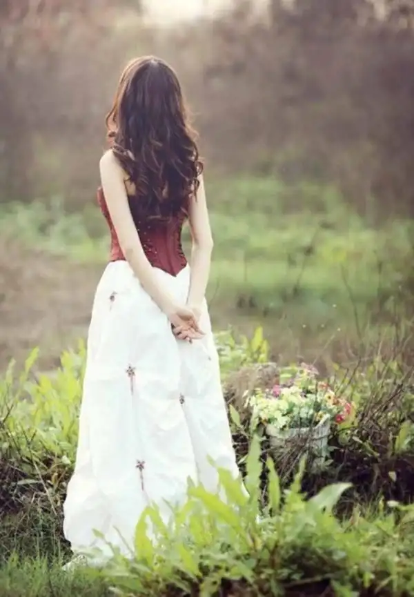 唯美森系的女生背影图片 温一壶青春的酒不醉不休_唯美意境图片_窝窝