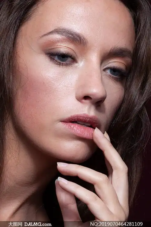 长发美女面部特写摄影高清原片素材_大图网图片素材