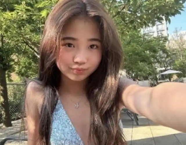 曹格12岁女儿grace晒泳装照网友超有气质的小美女