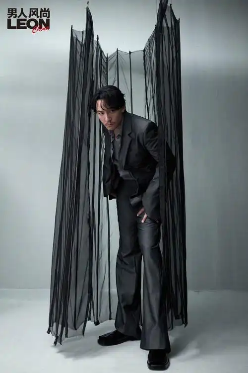 张震登leon男人风尚四月刊封面依旧沉稳帅气