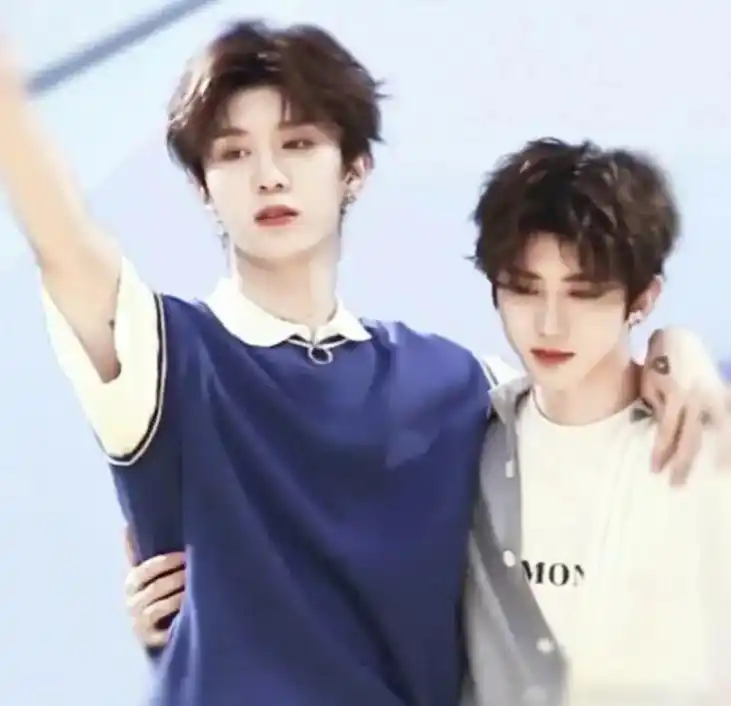 他们在一起的时候总爱说悄悄话#蔡徐坤 #范丞丞 #丞坤 #蔡 - 抖音