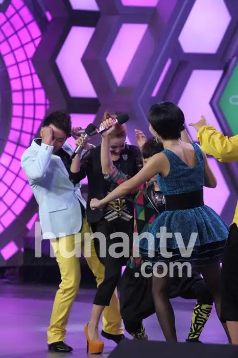 10月13日晚,蔡依林携新专辑做客湖南卫视《快乐大本营》.