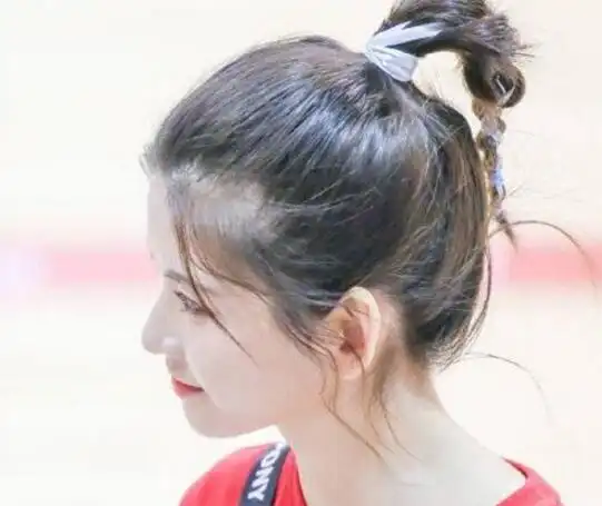 学院风发型扎发