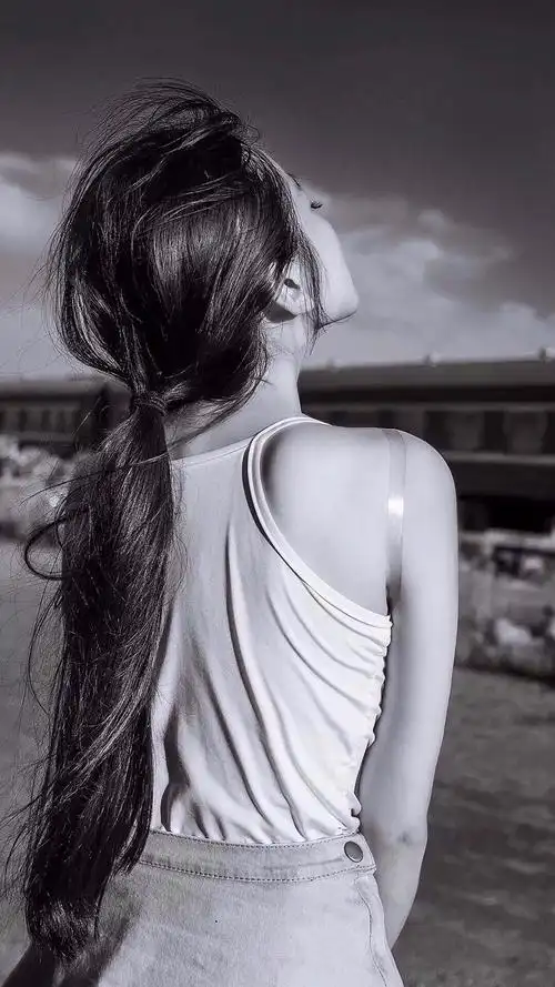 欧美风美女手机锁屏壁纸——点赞都是有钱人