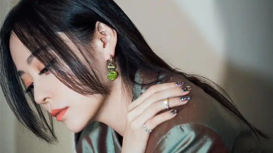 张靓颖时尚性感写真图片壁纸