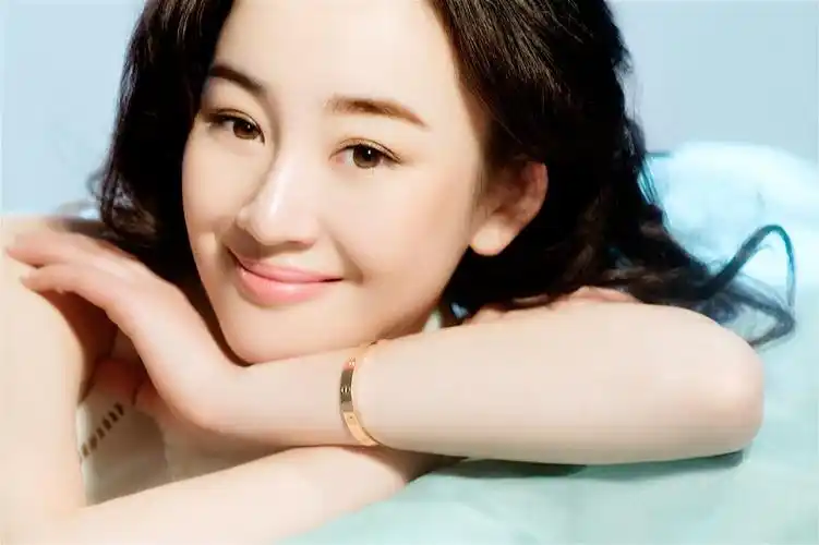 张檬重回颜值巅峰素颜出镜美过当年杨真真