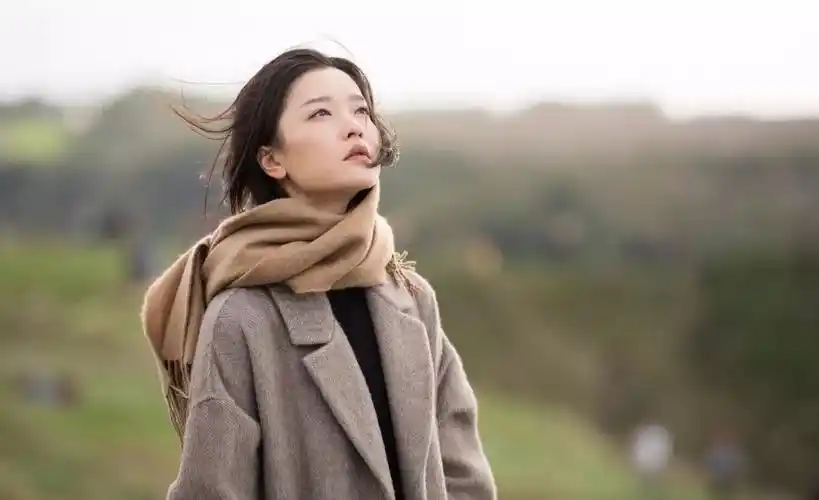 电视剧杜鹃红了剧照_静处听花语,杜娟从模特到演员,为爱读诗,网友