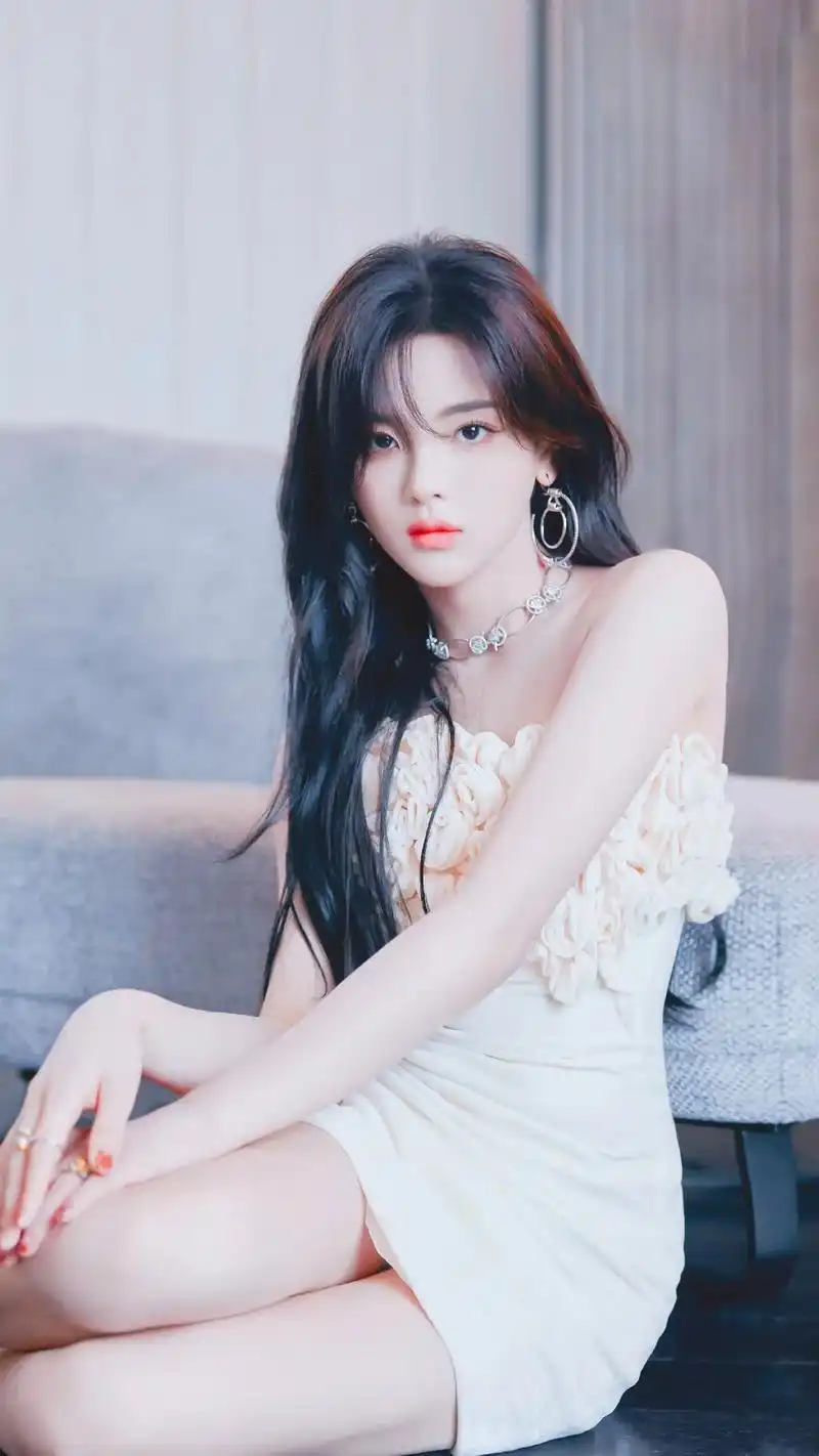 一眼就心动的感觉#杨超越#手机壁纸#美出高级感#性感身材#杨 - 抖音