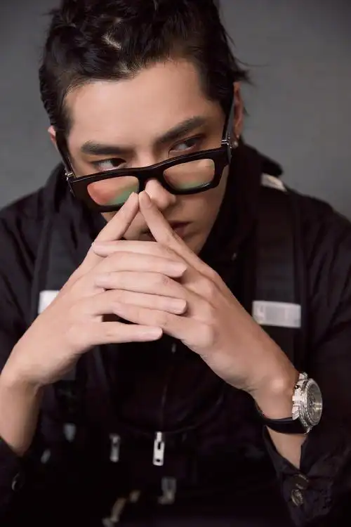 写真图片kuaerfengcuihaijunfufaju高清广州男明星吴亦凡最新高清帅气