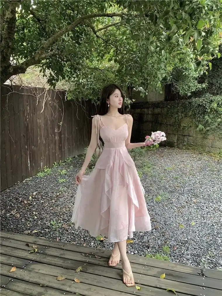 谁穿谁好看 #穿美裙赴夏日之约 #又到穿裙子的季节了  # - 抖音