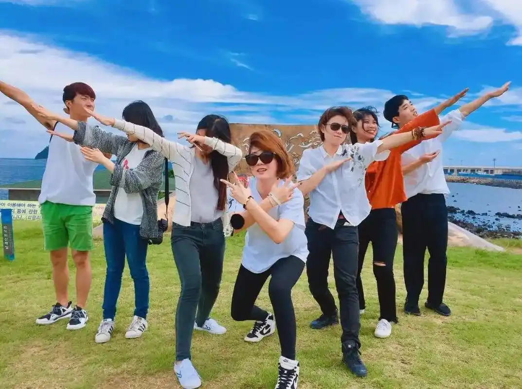 毕业旅行怎么能不拍照学会这些合照pose让你朋友圈点赞翻10倍