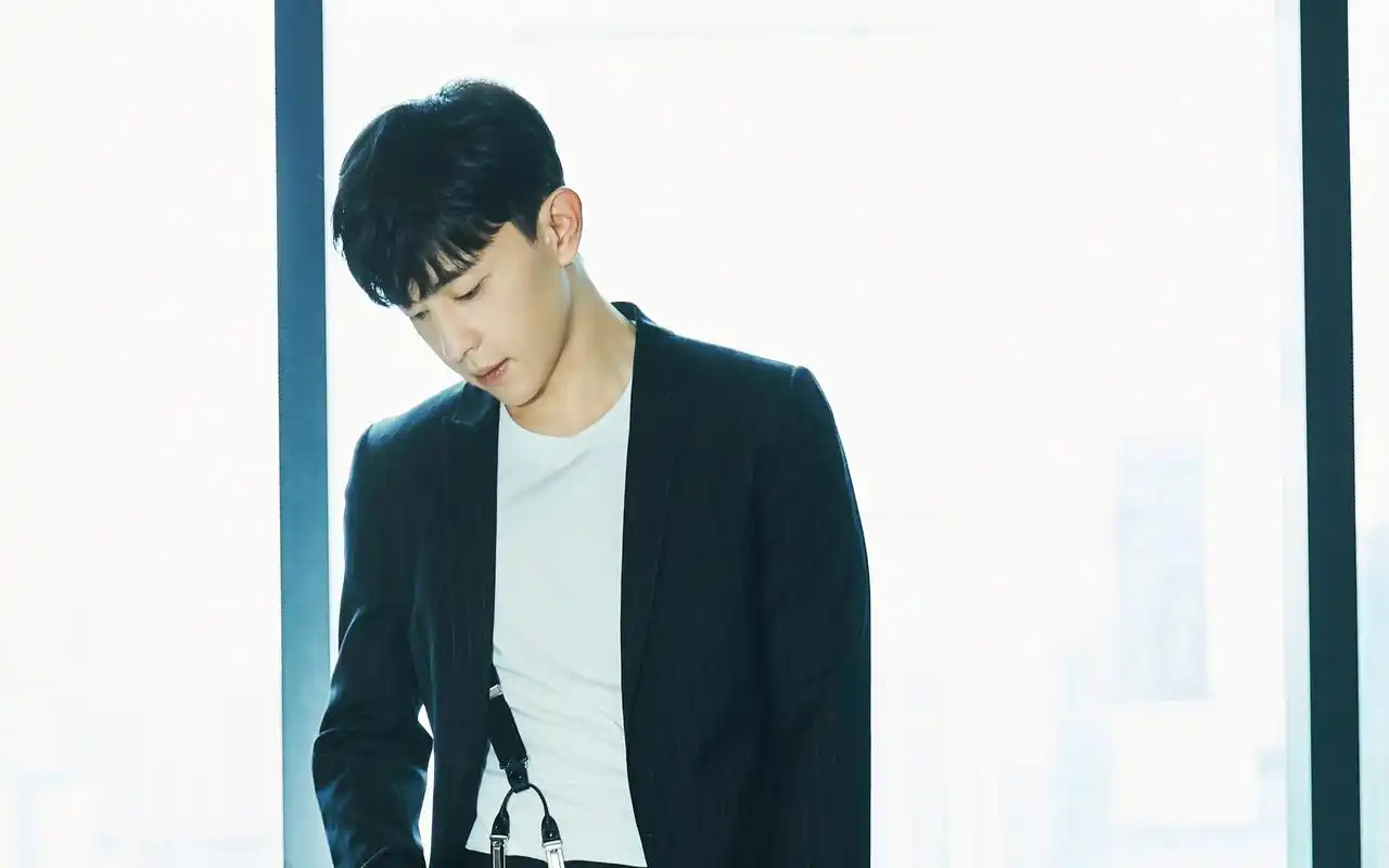 邓伦高清电脑桌面壁纸