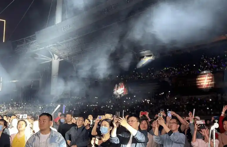 汪峰演唱会现场怎么了?快进来一探究竟_音乐_体育场_乐迷
