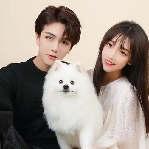 小狗狗情侣亲密自拍照