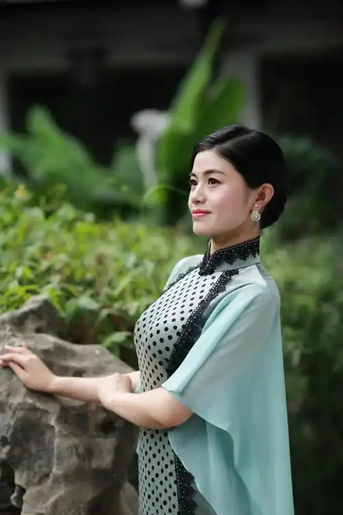 何园旗袍何处有,酷暑六月下扬州,只为古琴曲一首:东方礼仪携手唐人琴