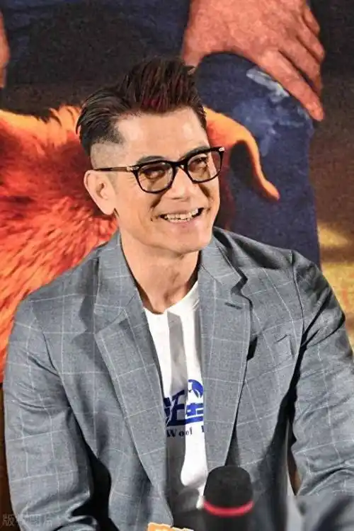 郭富城新造型引热议牙齿显老态网友直呼认不出