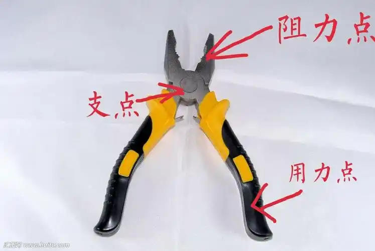 老虎钳:用力点到支点的距离大于阻力点到支点的距离,所以是省力杠杆