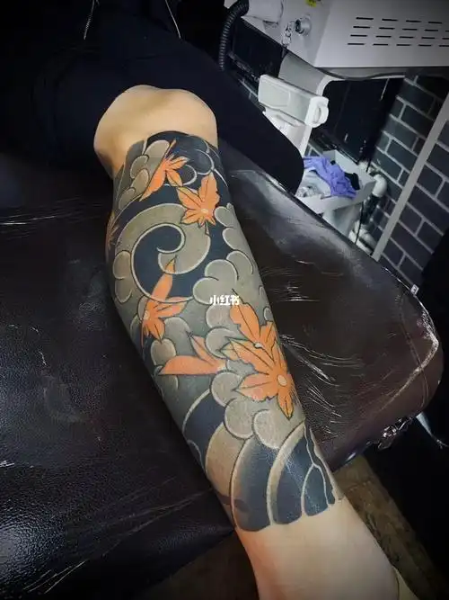 包小腿纹身老传统纹身枫叶纹身