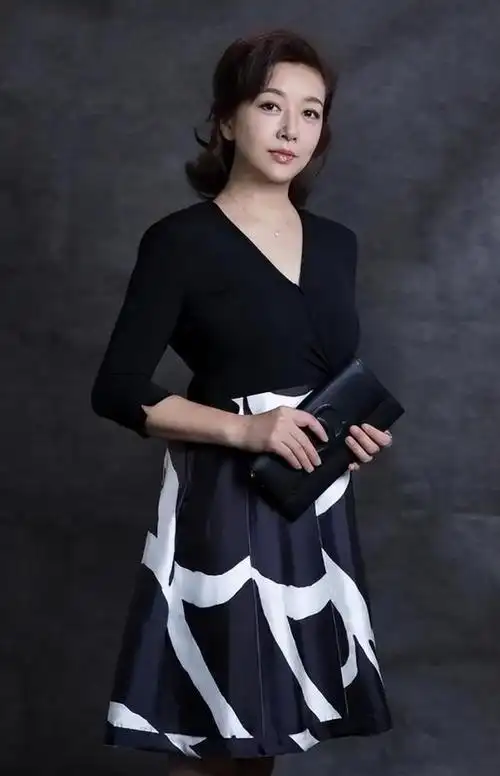 九月十七日,《罚罪》正式发布了演员江珊和程煜的合照,两人认识已经很