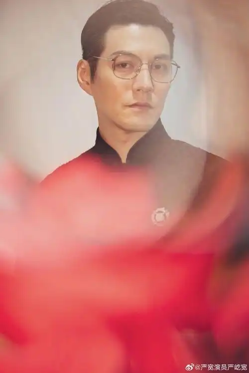 上海时装周开幕秀,用惊艳绝不为过为最帅气的设计师苏雅维喝彩#严屹宽