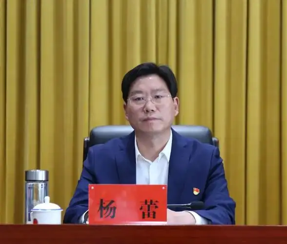 信阳市市委常委杨蕾在全市纪检监察干部大会上指出以干部队伍建设高