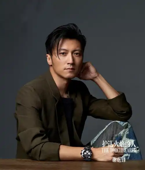 40岁谢霆锋帅气不减当年,西装背头魅力十足,"生图"状态太好了