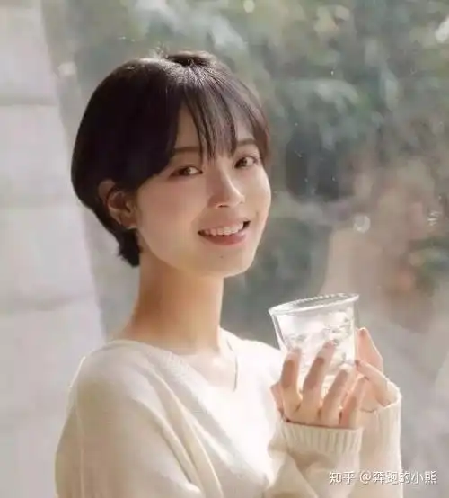 不染不烫的短发发型有哪些