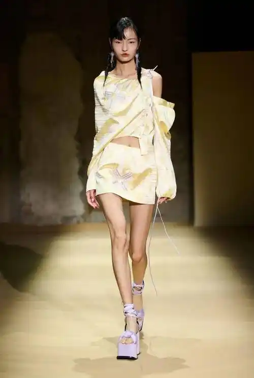 您有份新中式服装设计趋势报告!请查收_微信_公众_装饰