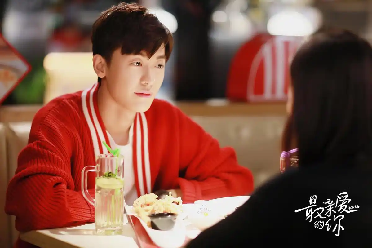 丁梓光执导,虞书欣,赵志伟等人主演的"半糖主义"青春剧《最亲爱的你》