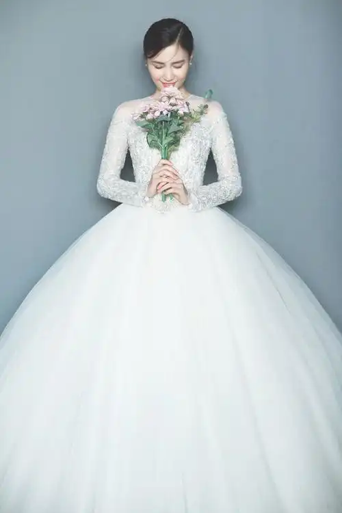 39岁的陈乔恩婚纱照,和乔任梁最心疼,唯独和他最美!