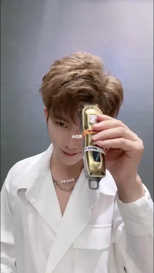 括号刘海三七分