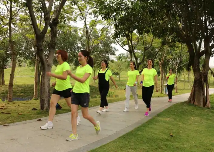 健步是回归自然,是走向健康,是绿色共识,让我们一起步行,走出