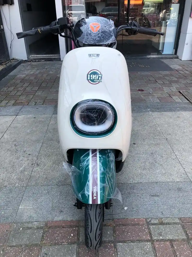 雅迪冠能欧米新国标电动车.