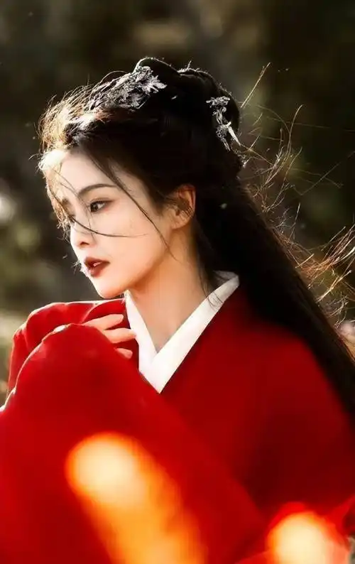 红衣造型惊艳到了,网友:仙女下凡白梦妍!_衣服_时候_红色