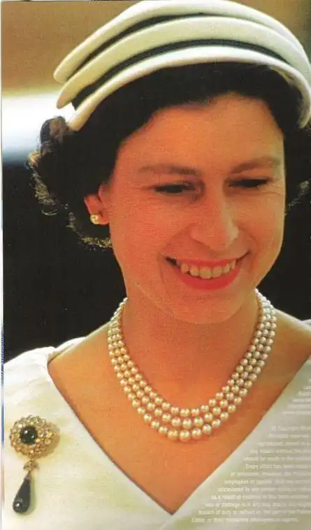英女王:独宠一条珍珠项链87年,那是9岁时父亲送她的生日礼物