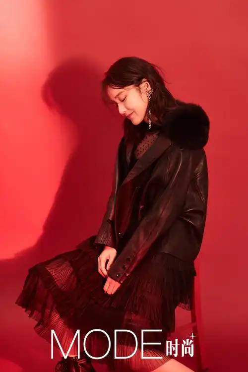 张佳宁示范甜系女孩百变穿搭 红唇才是秋冬必备神器