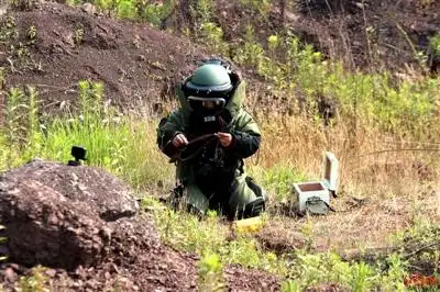 "拆弹" 宜宾一工地现锈蚀炮弹 拆弹专家成功排险